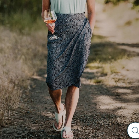 RipSkirt Hawaii Coral Dahila Teaberry Length 3 Wrap Skirt Size Small - Picture 10 of 12